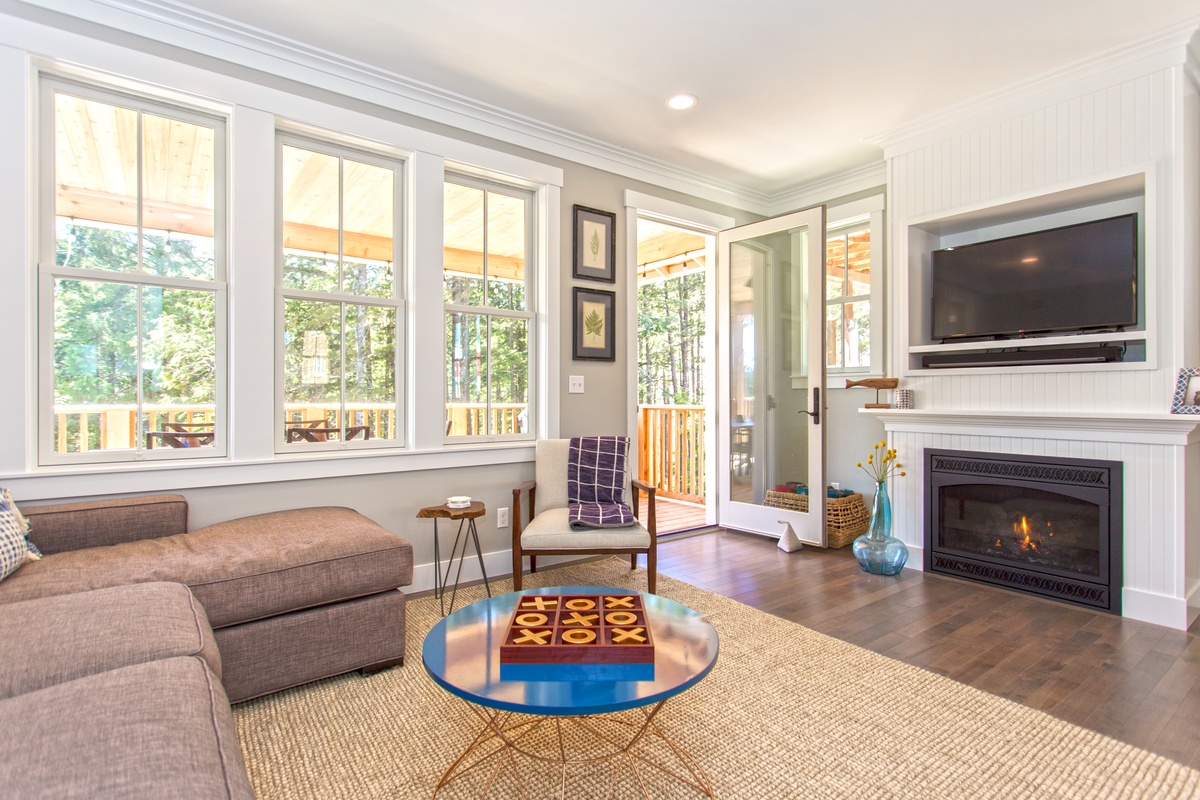 gas fireplace, main level 