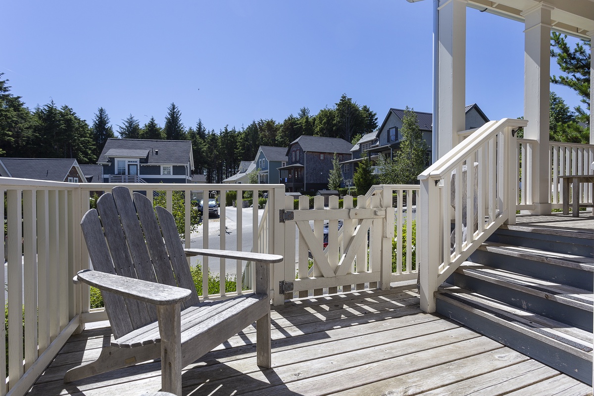 The fully-fenced porch is perfect for dogs