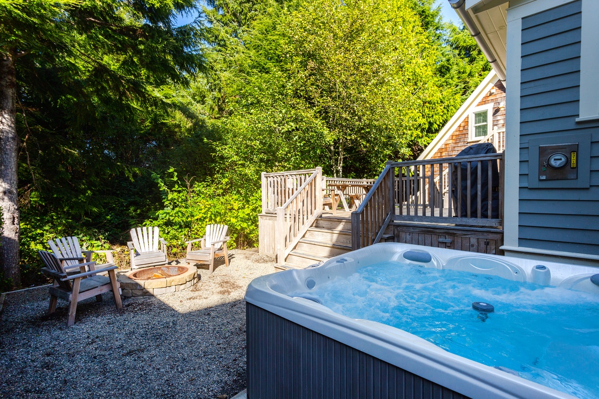 Private hot tub and fire pit