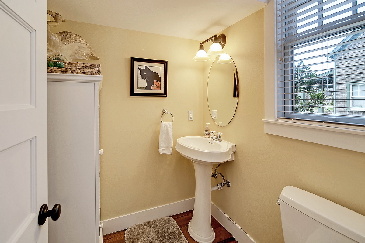 Conveniently located main floor bathroom