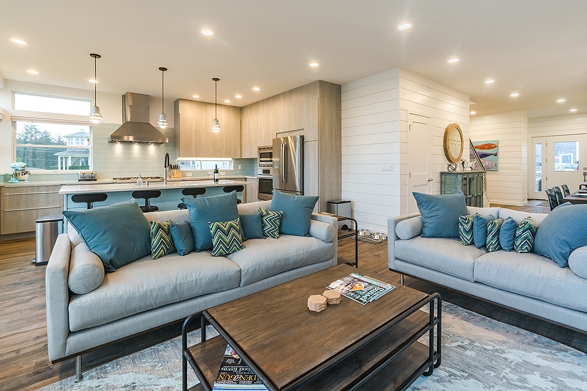 Living room with easy access to kitchen and dining room