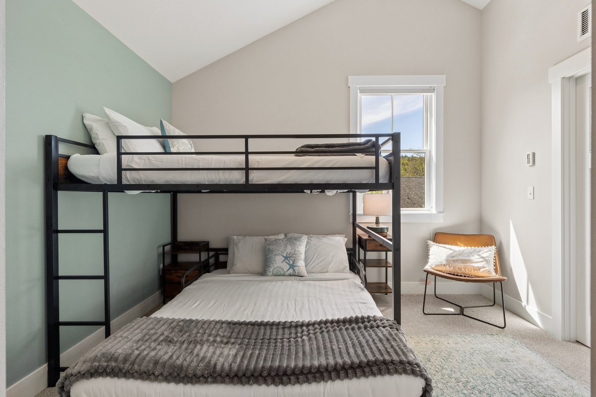 Bunk bedroom