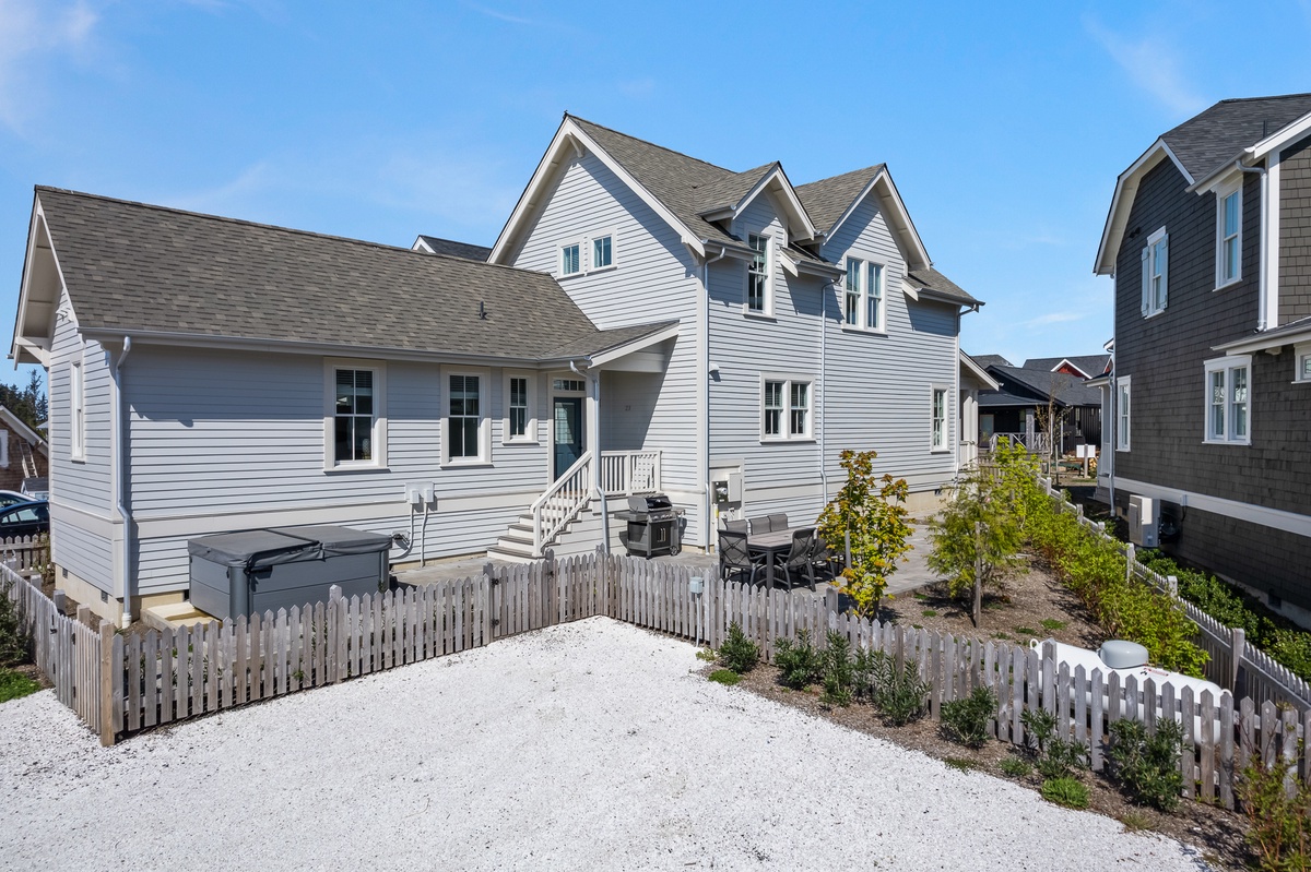 Fully-fenced yard with hot tub and outdoor dining