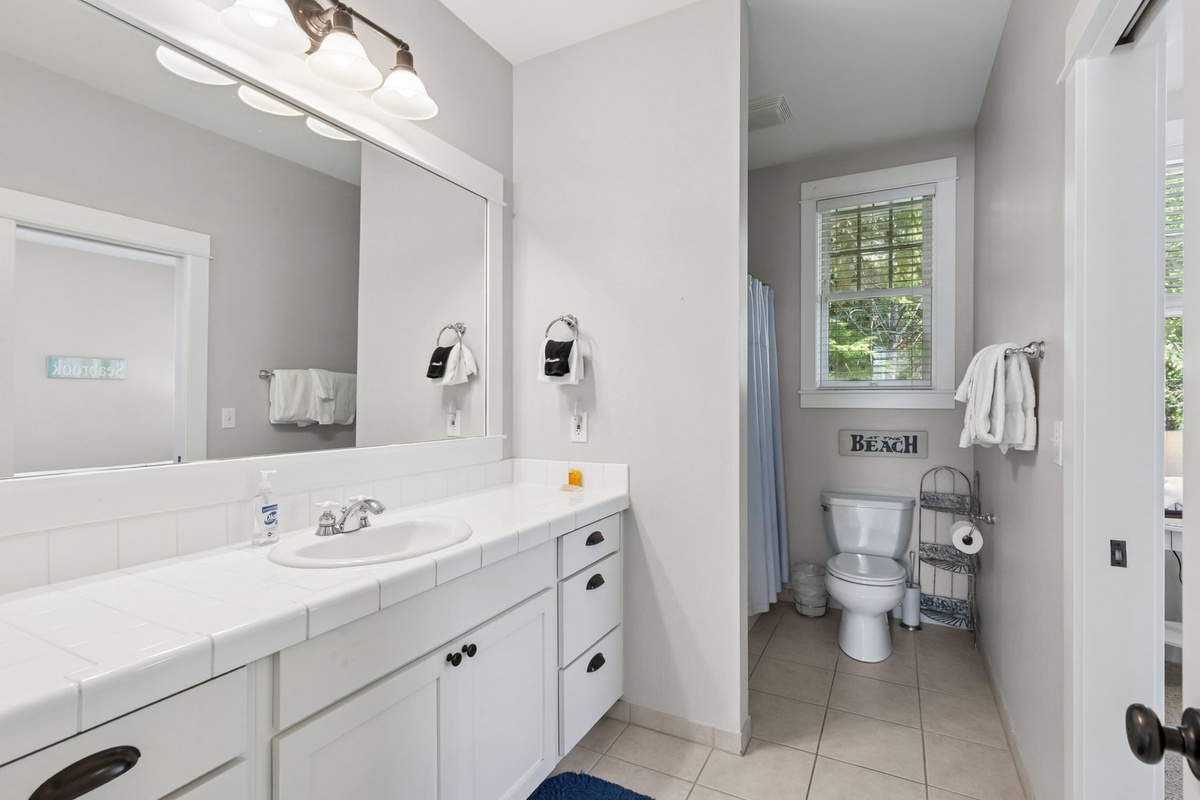 Full guest bathroom