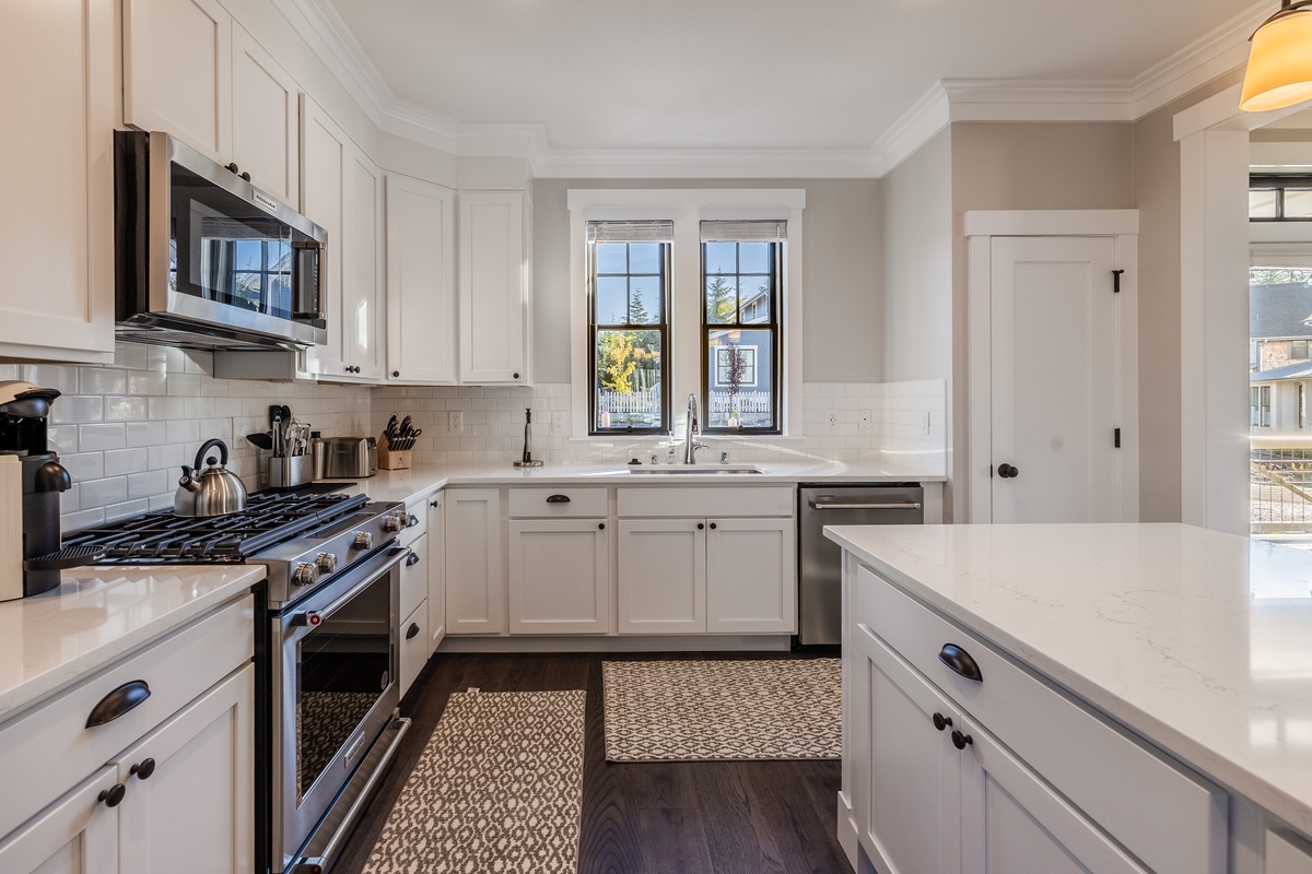 fully stocked kitchen