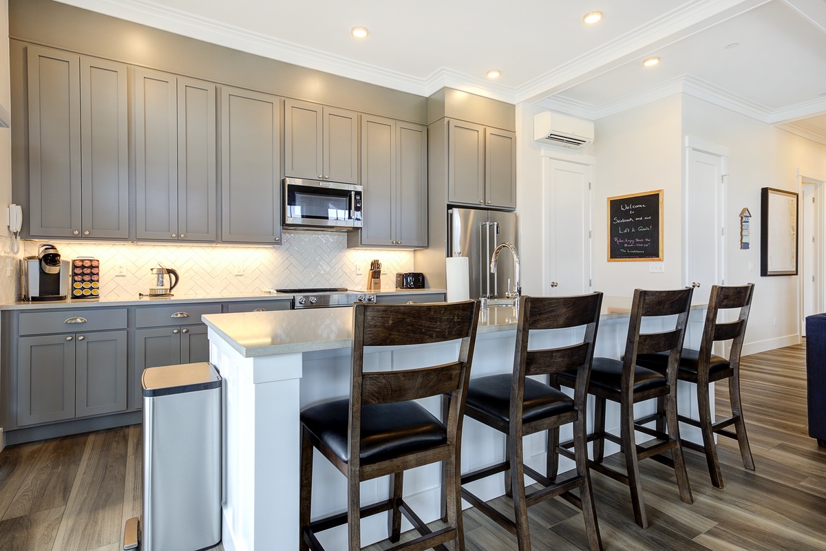 Expansive kitchen island