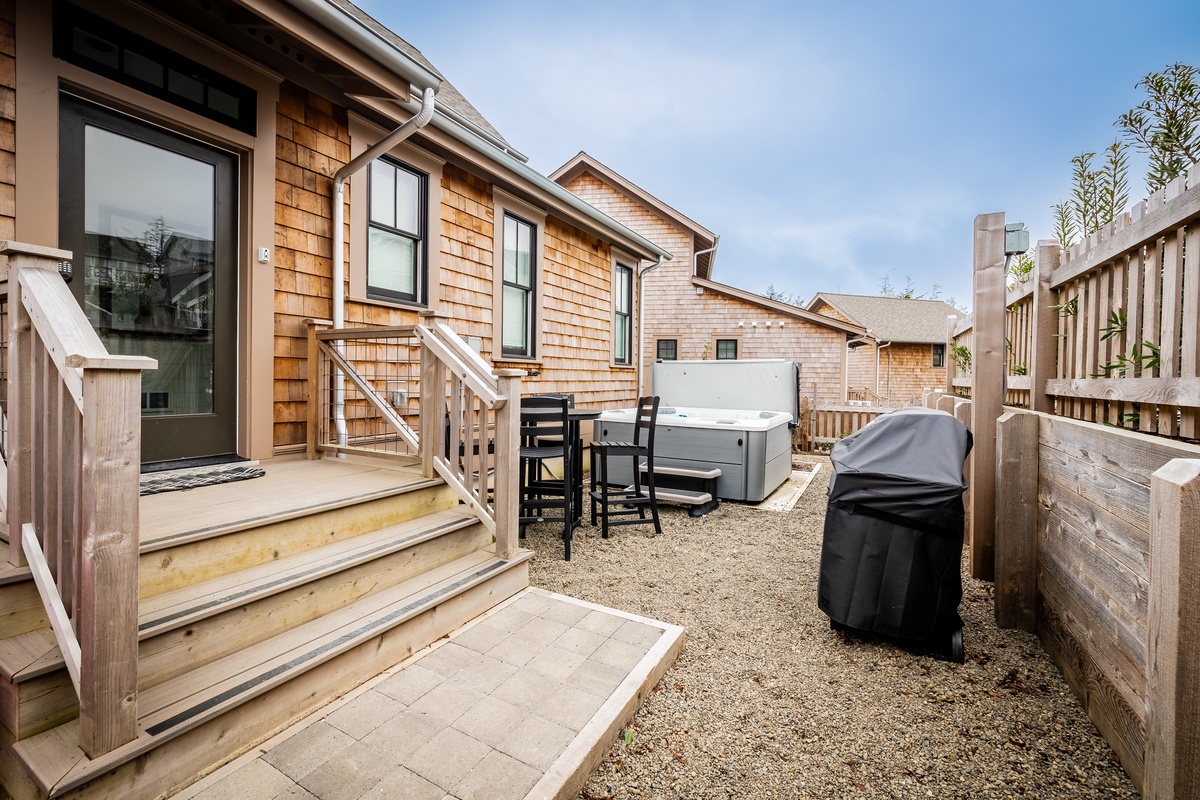 Fully-fenced back yard