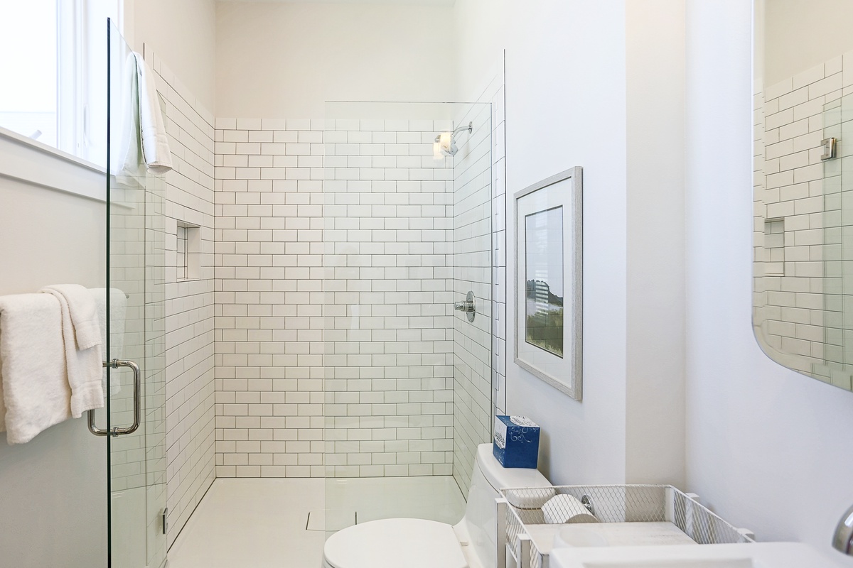 Bright, airy primary ensuite bath