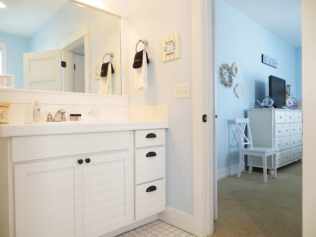 Full ensuite bathroom for your convenience