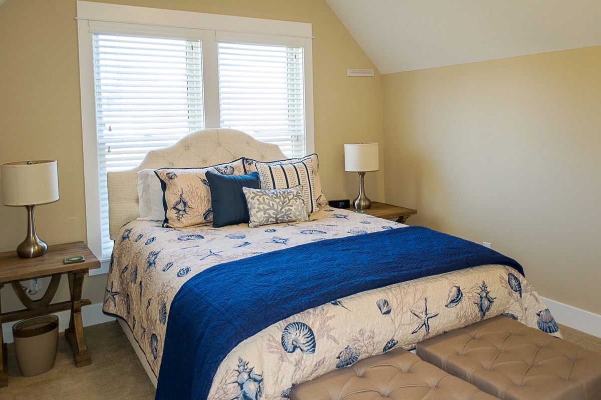 Guest bedroom with queen bed, third floor