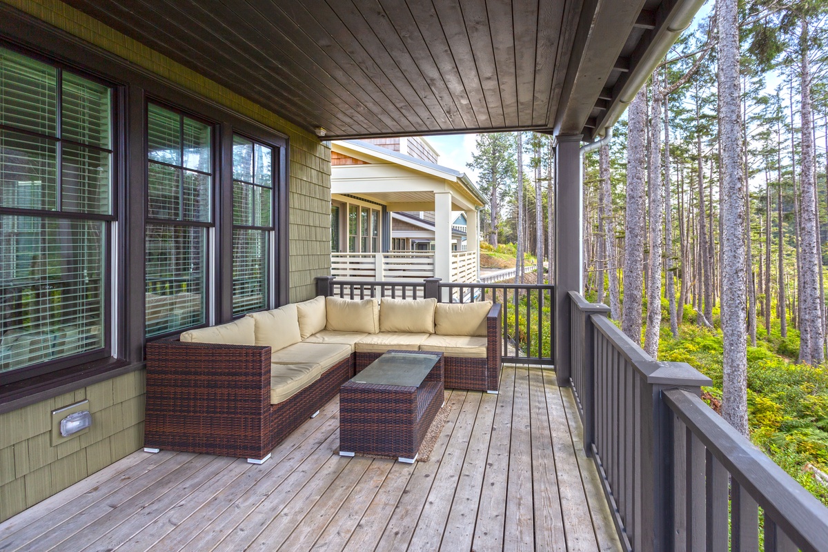 Covered deck with ocean views and outdoor seating	