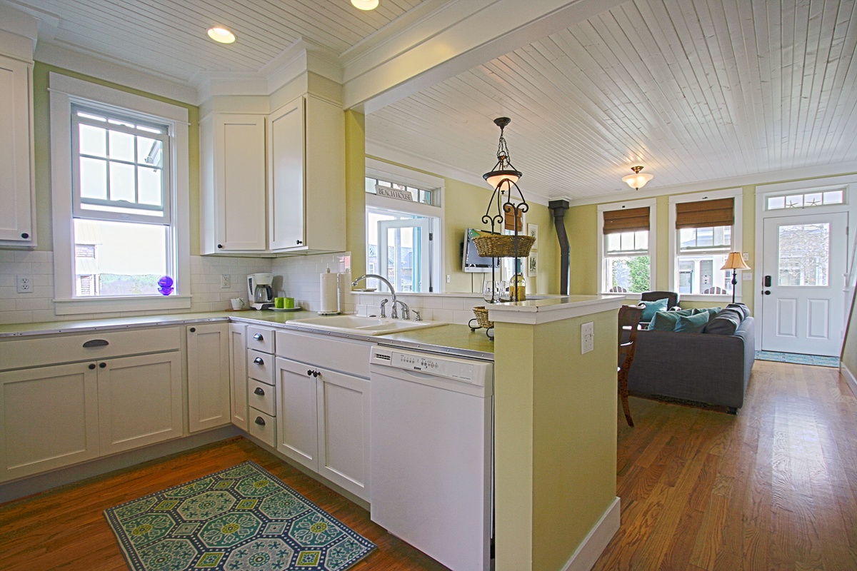 Fully equipped kitchen makes cooking easy