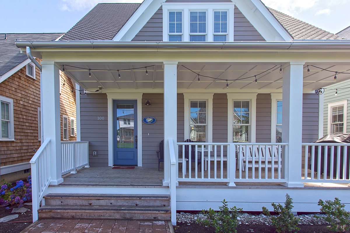 Front porch lighting to enjoy your evening views of Horseshoe Park