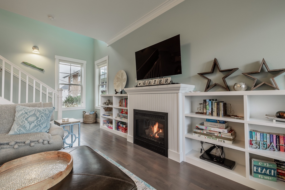 Living room with gas fireplace