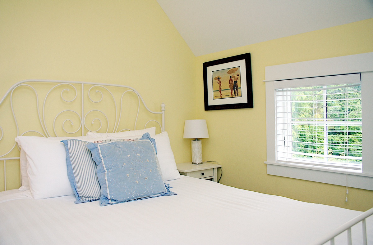 Carriage house queen bedroom