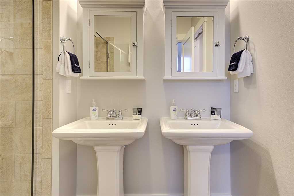 Primary ensuite bathroom