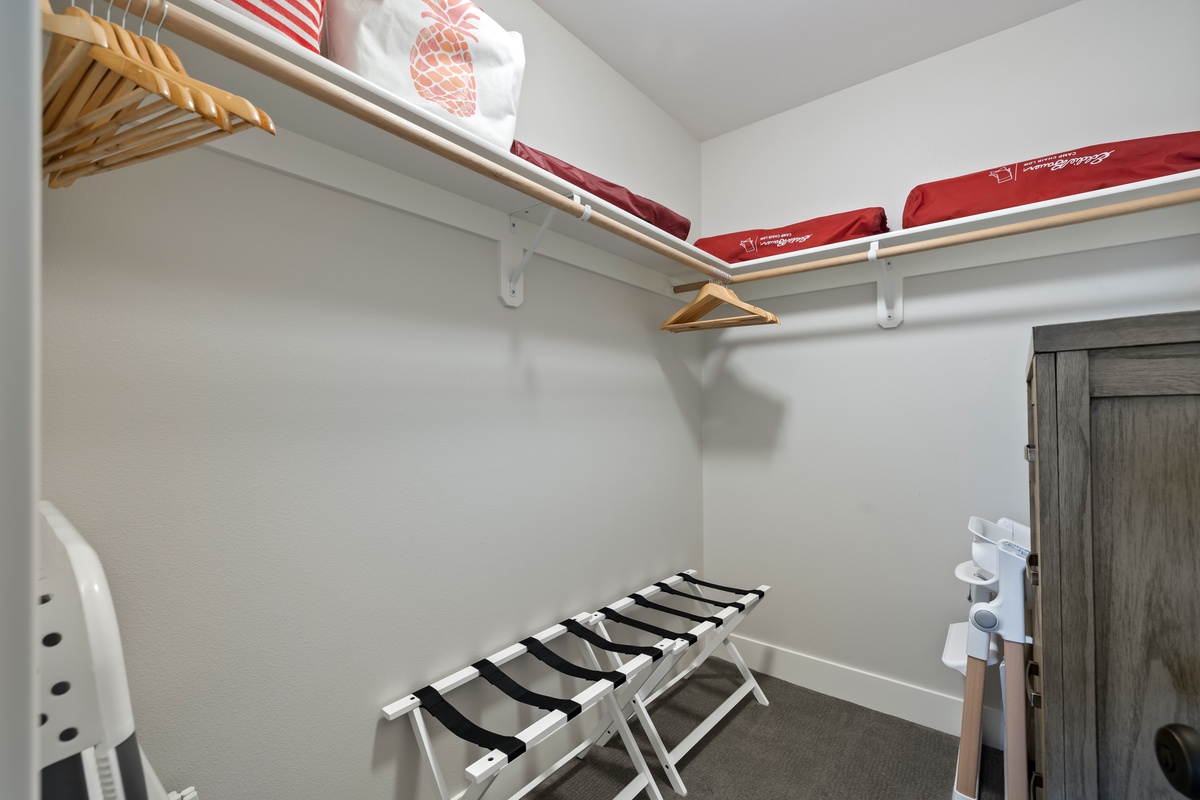 Queen bedroom closet