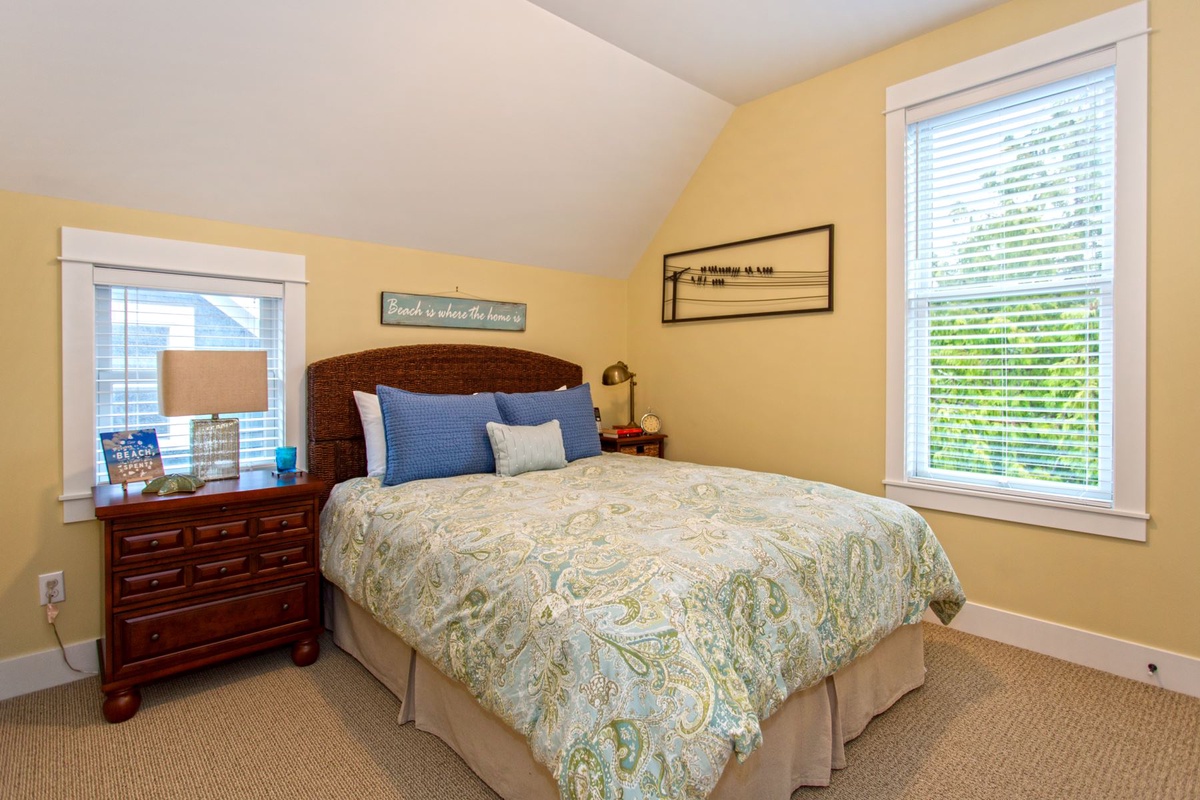 Queen bed with forest views