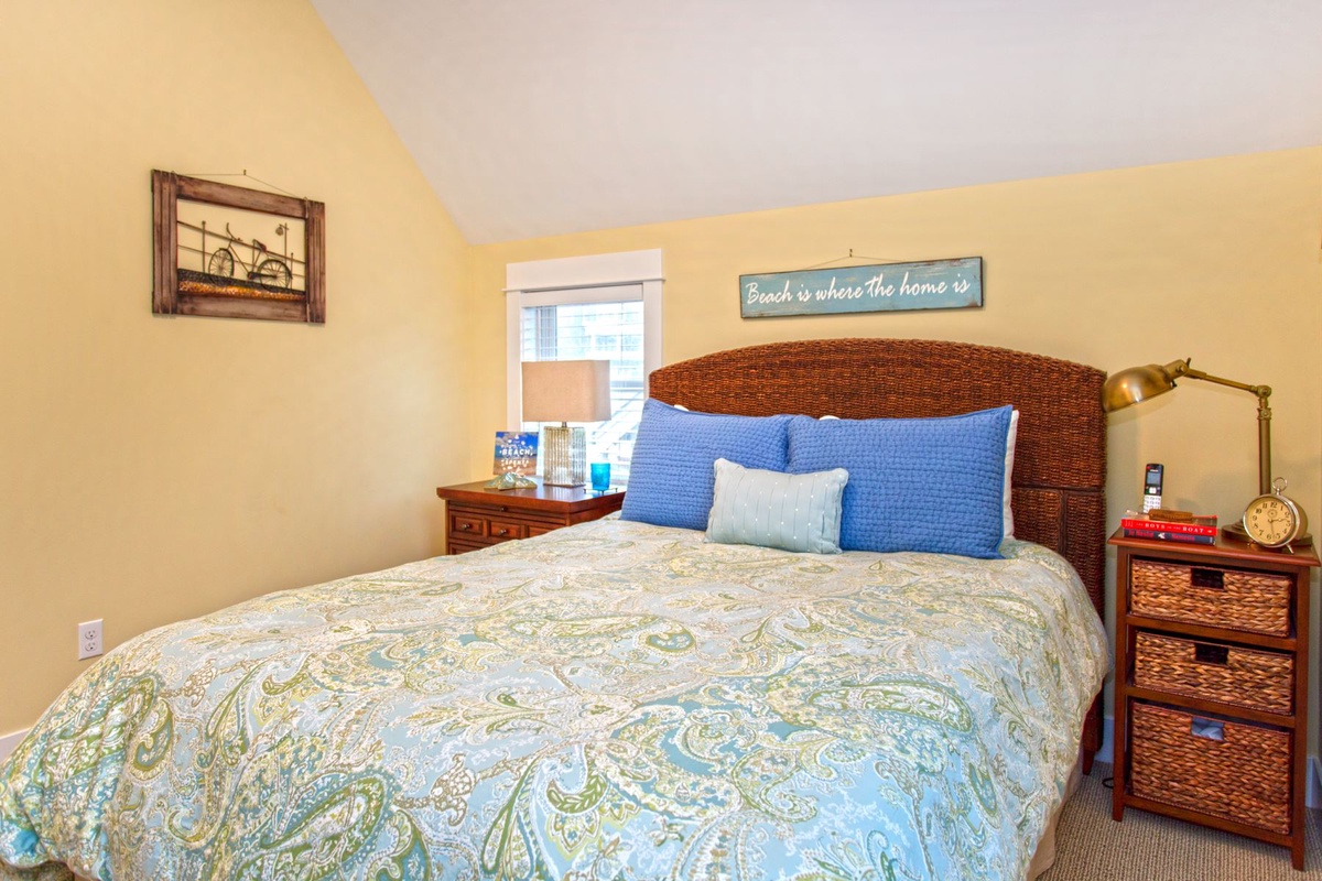 Queen bed with forest views