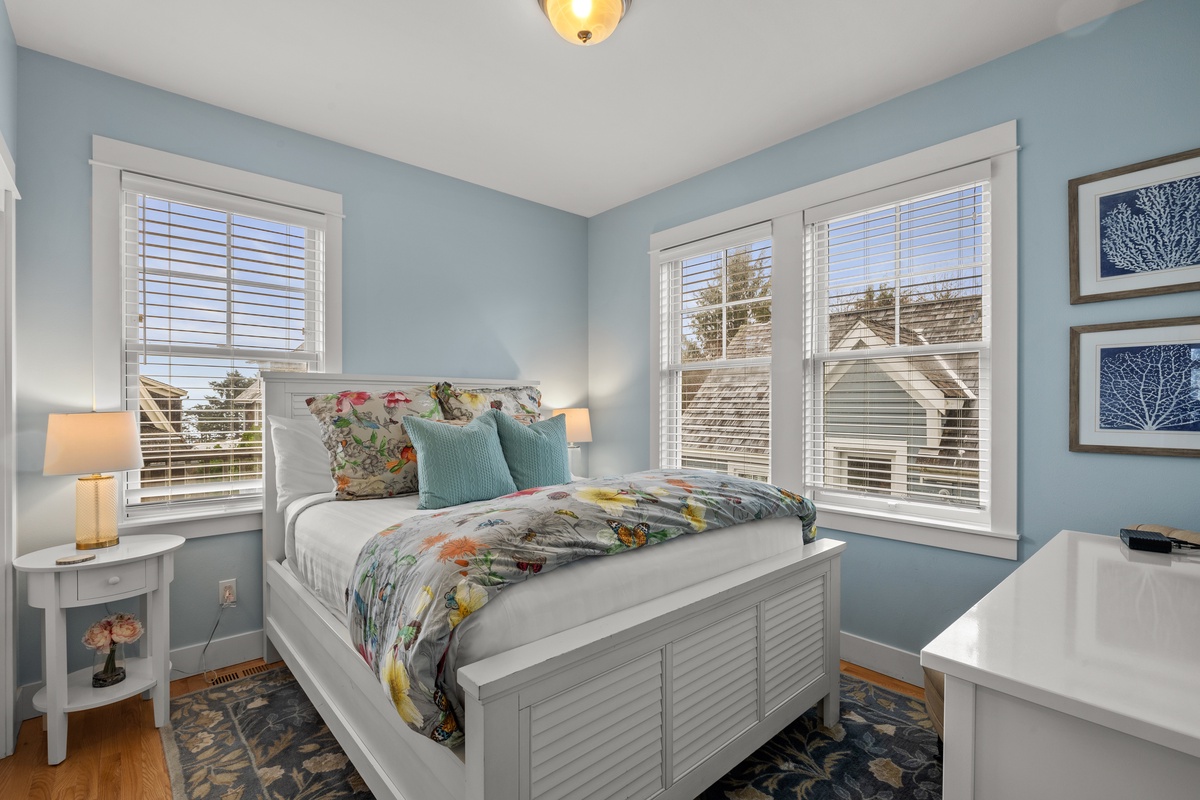 A peaceful and inviting guest bedroom
