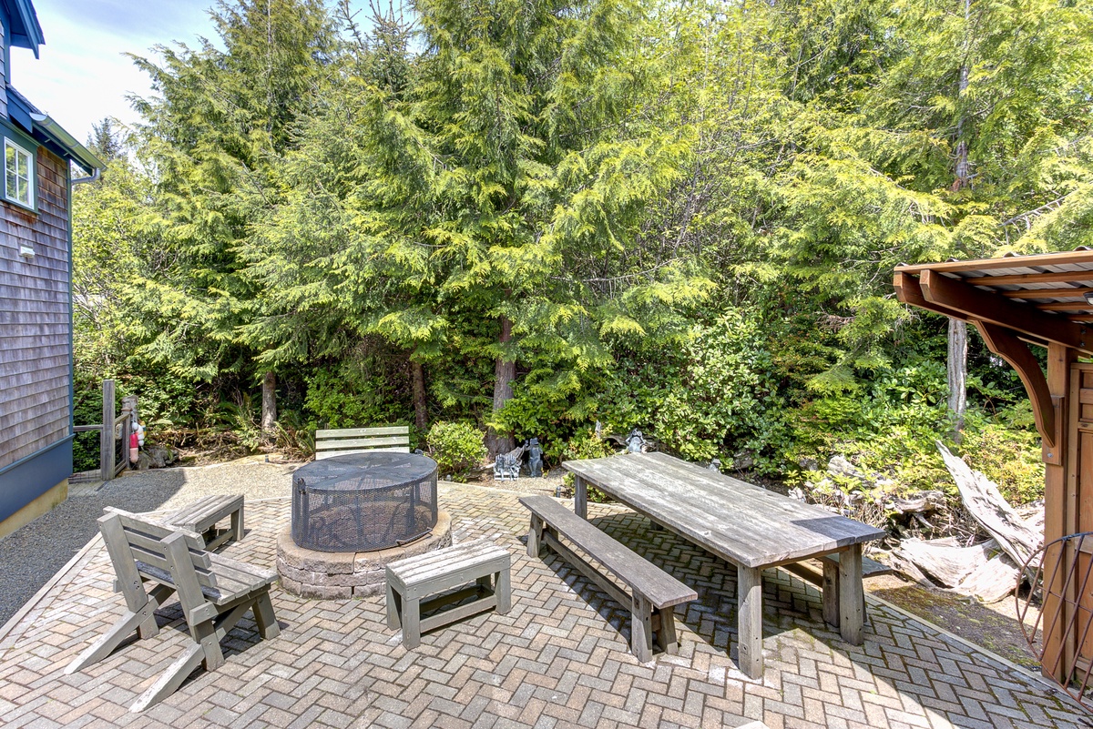 patio with fire pit and seating