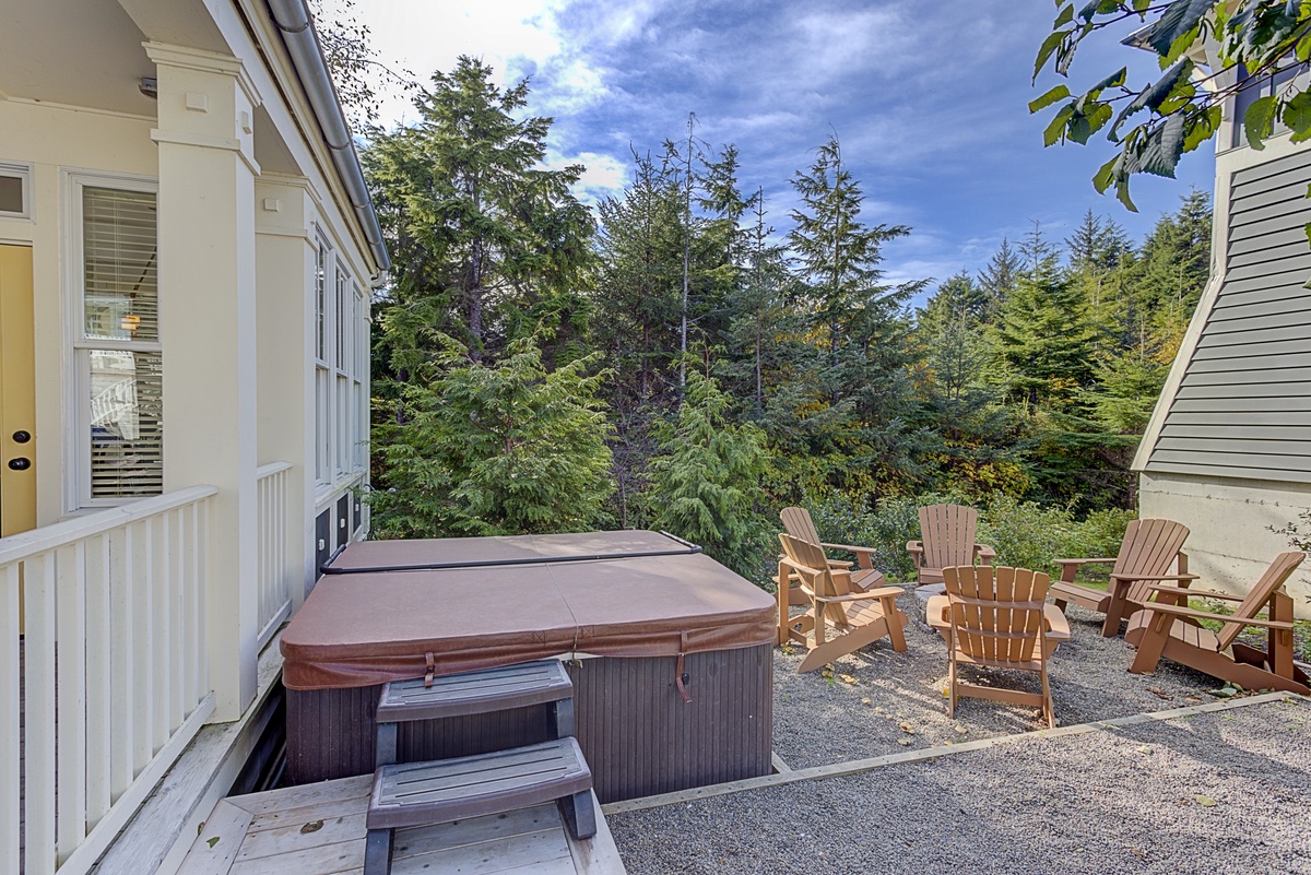 Private hot tub and fire pit