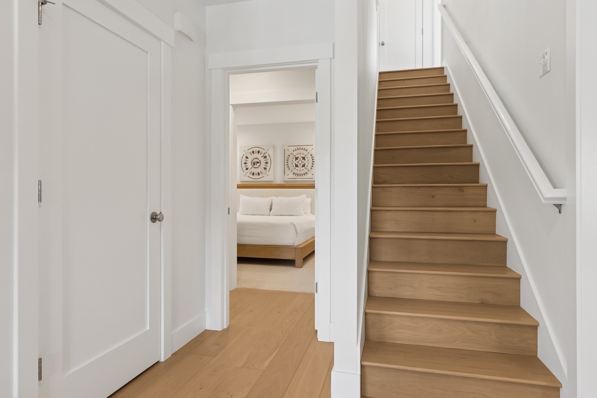 Lower level landing