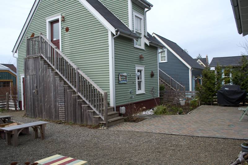 Carriage house, outdoor shower, bbq