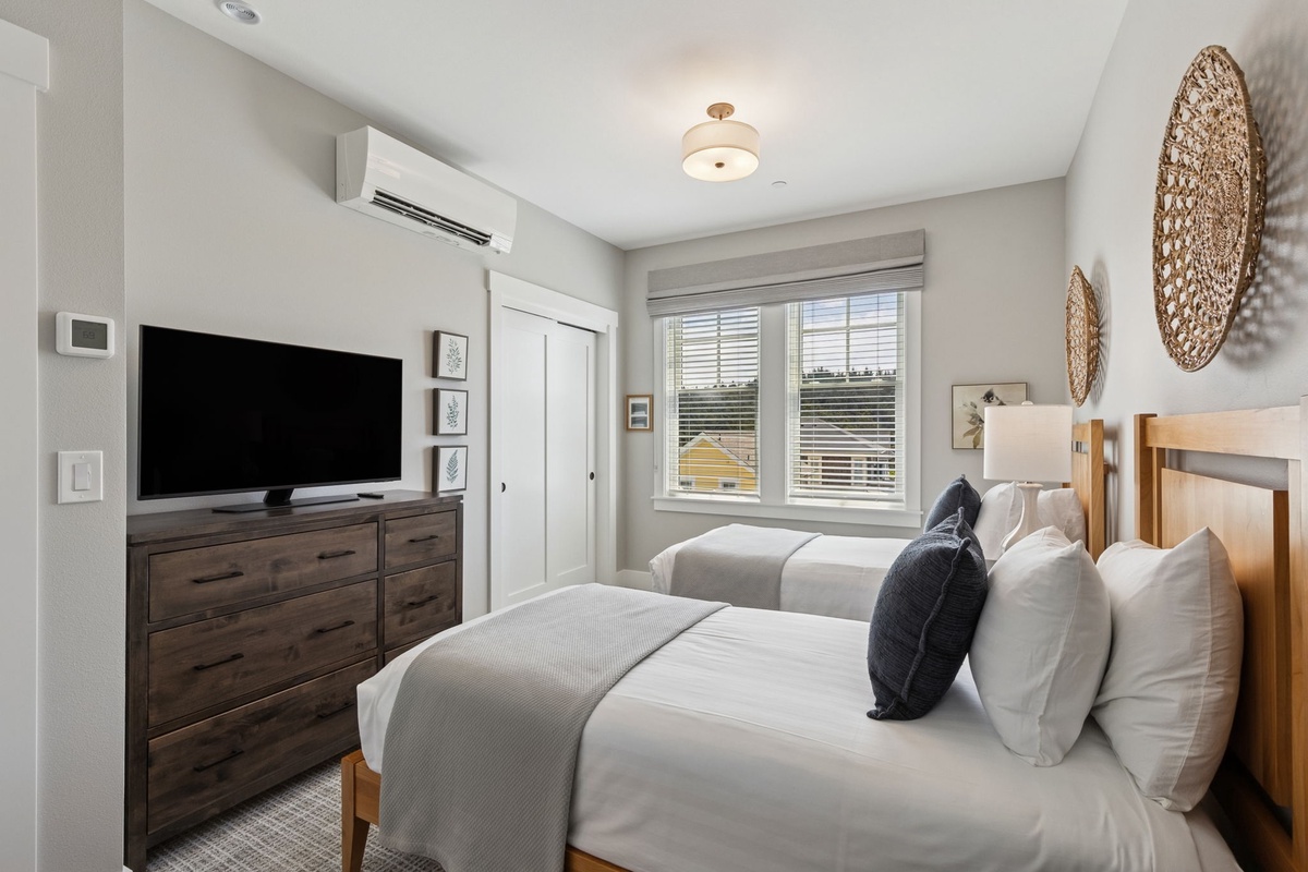 Guest bedroom