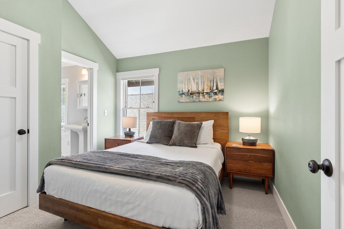 Guest queen bedroom with attached bathroom