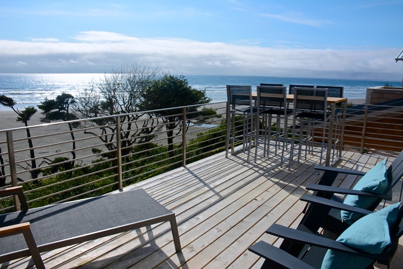 Front deck view of the ocean