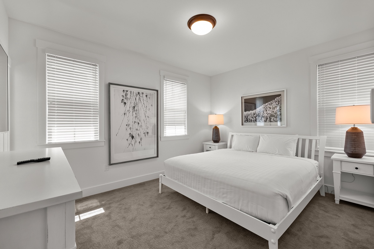 Guest king bedroom with ensuite bath