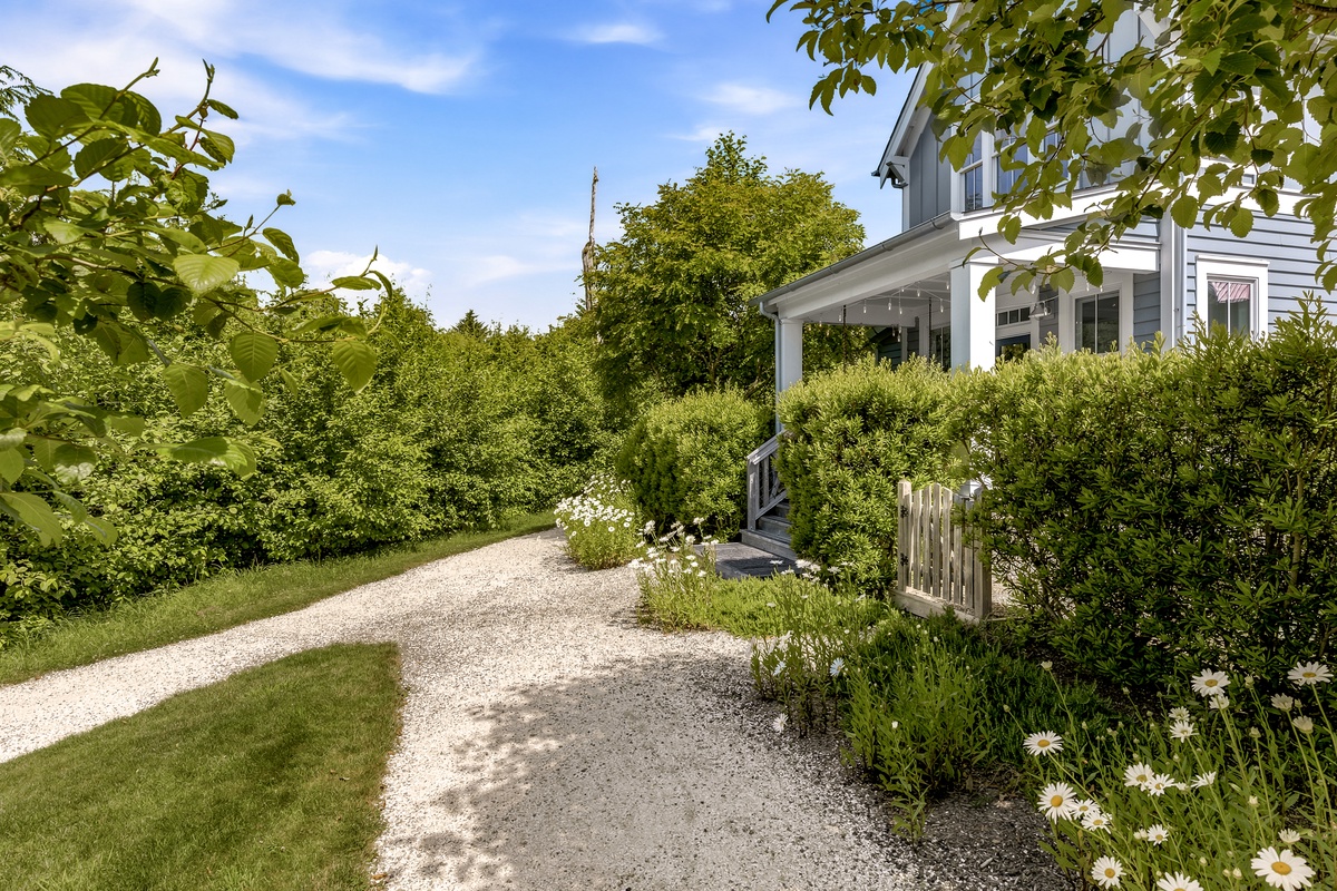 Front pathway trail