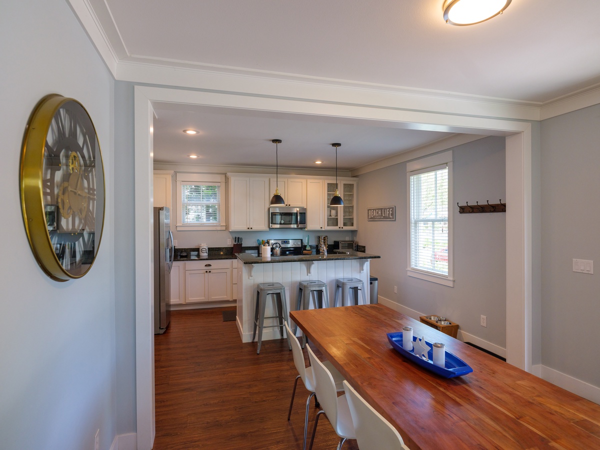 Dining room to Kitchen