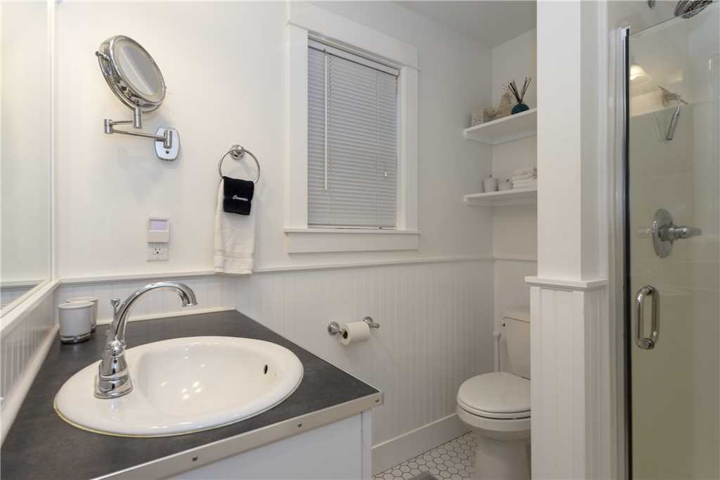 Full bathroom