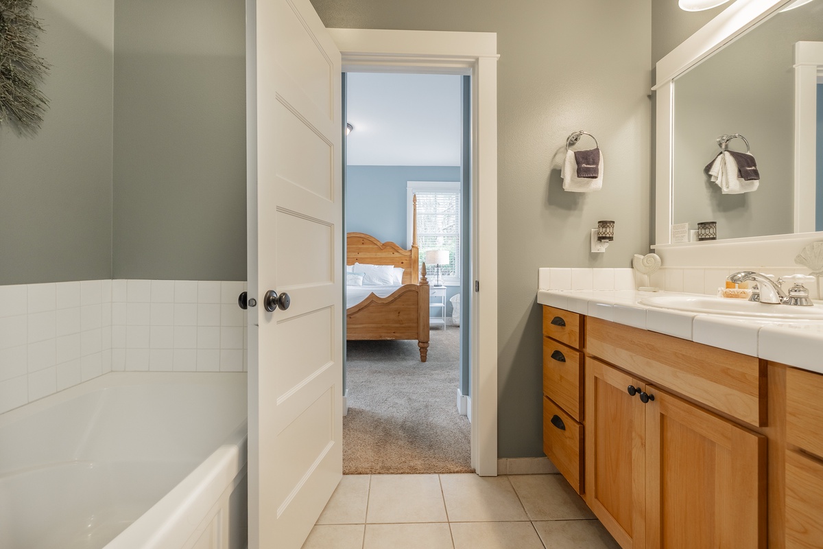 Relax and rejuvenate in the bathtub in the ensuite