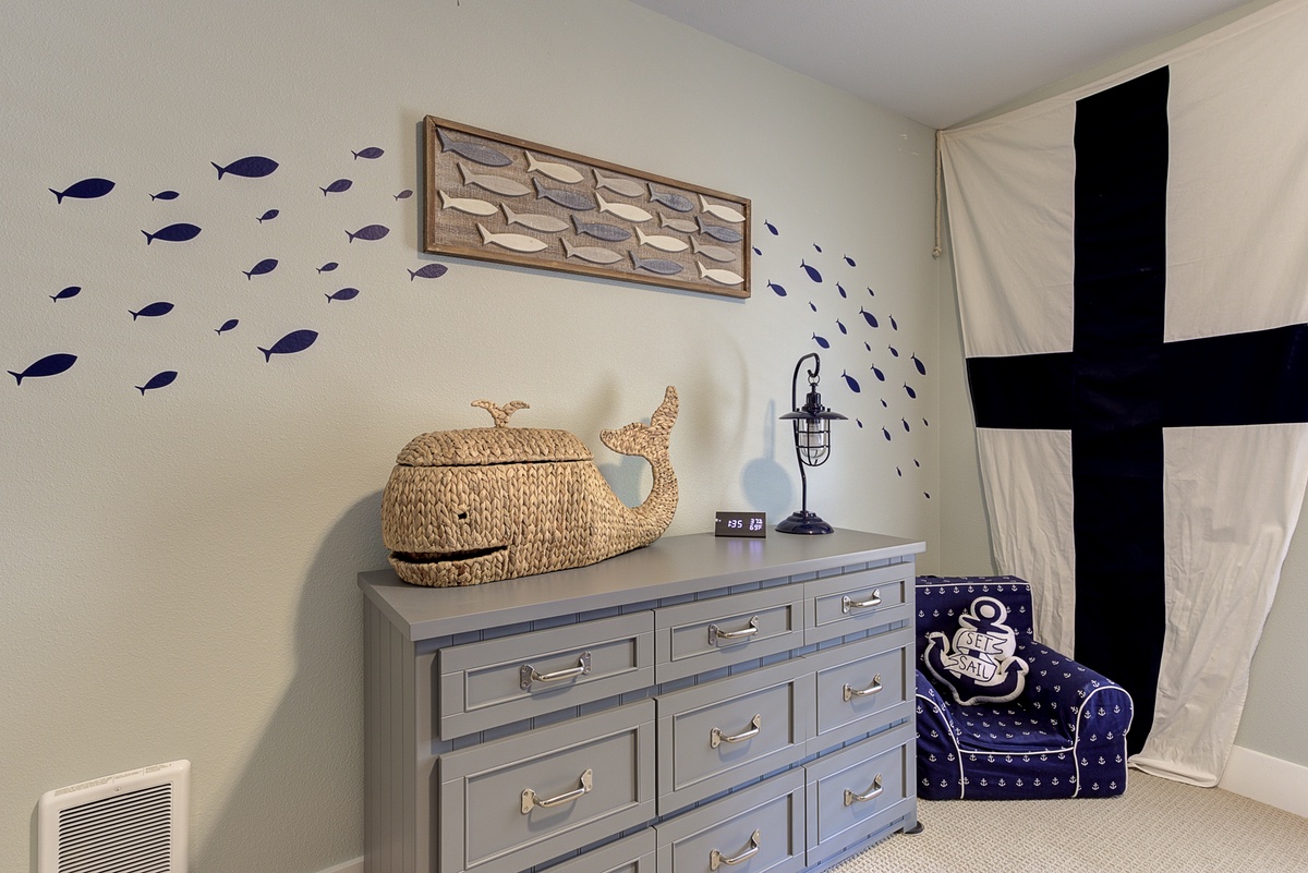 Lower level bunk bedroom 