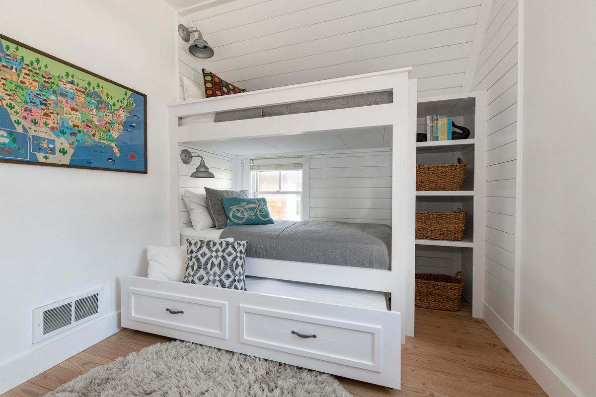 Bunk bedroom