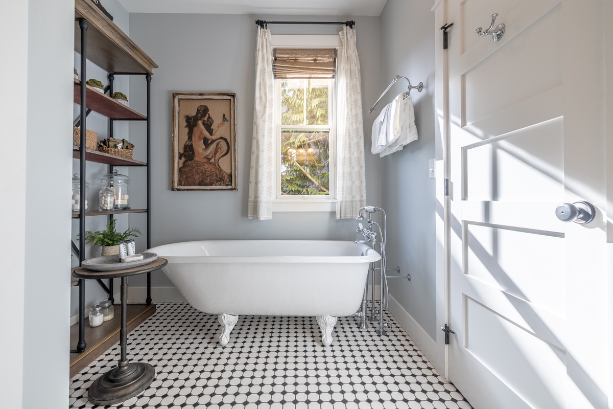 Ensuite bathroom with tub