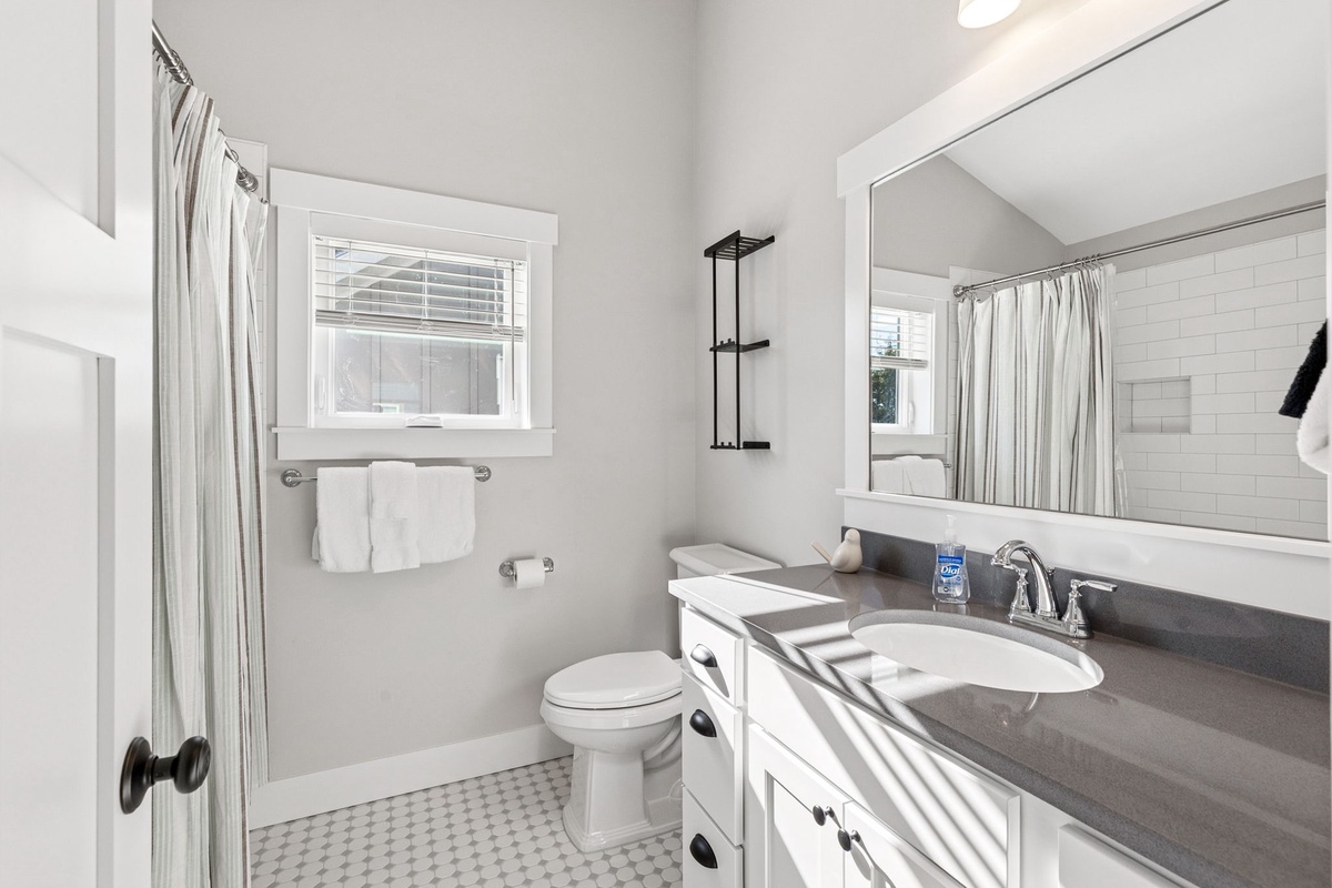 Shared full bathroom