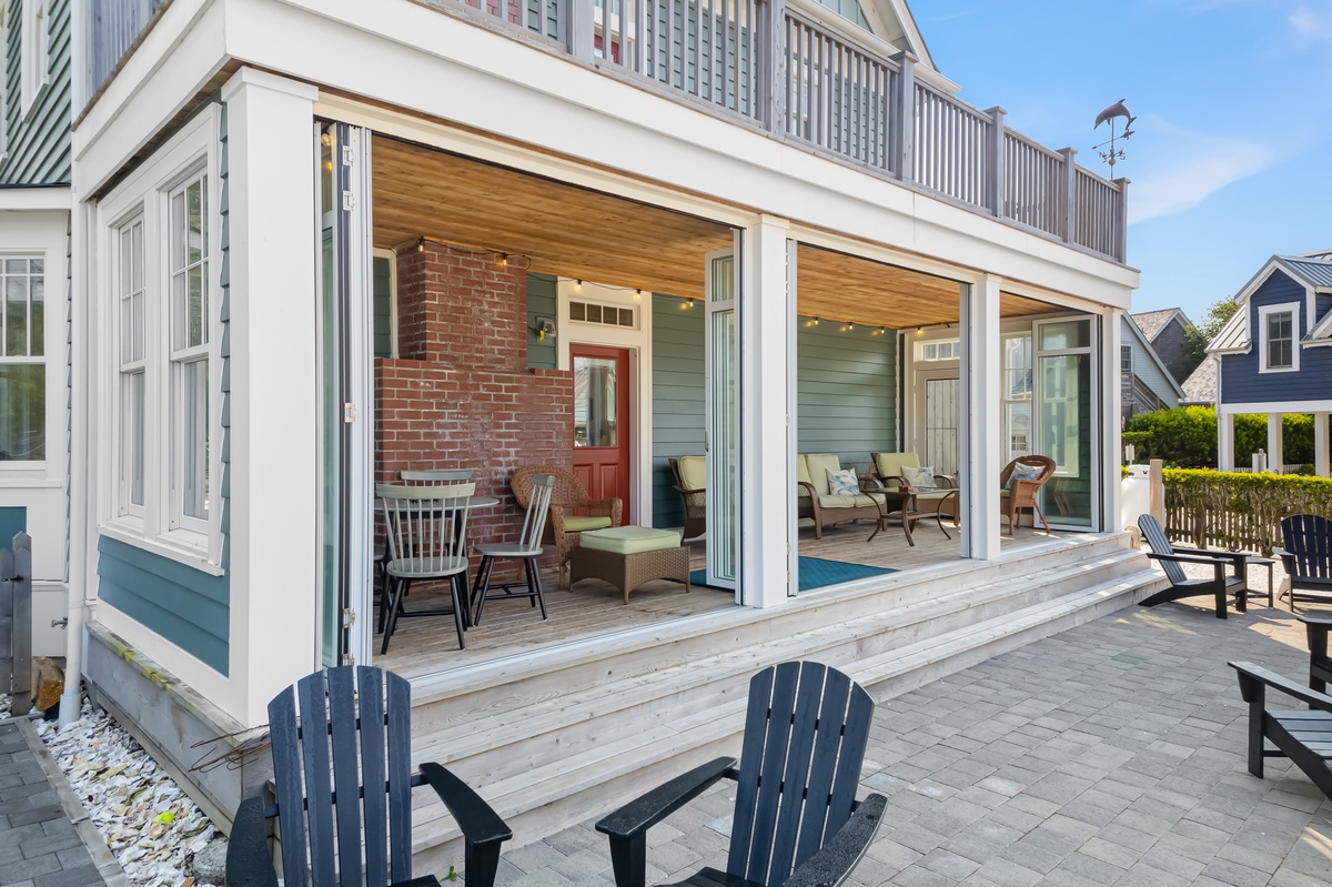 Porch glass doors can be completely closed