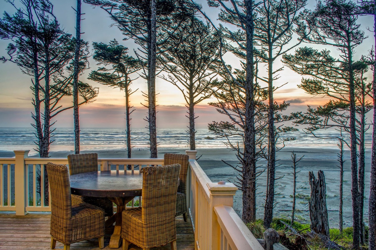 Front deck overlooks the ocean