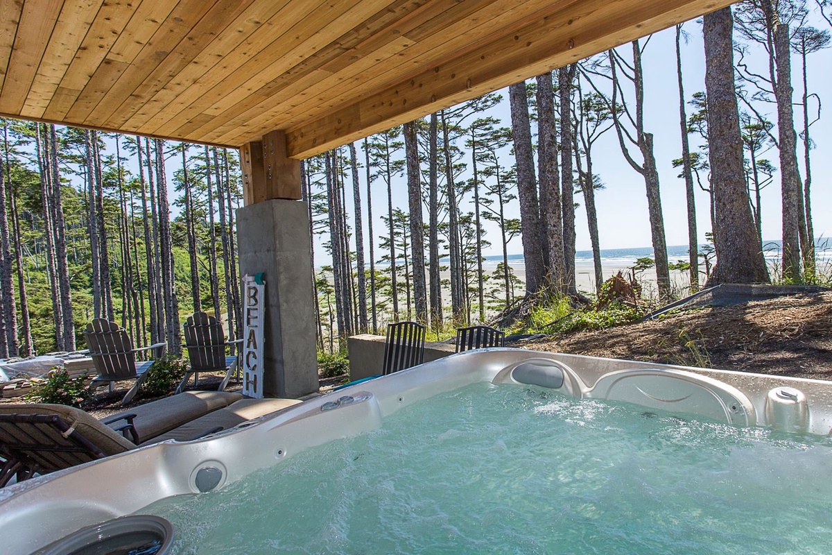 Hot tub on first floor patio