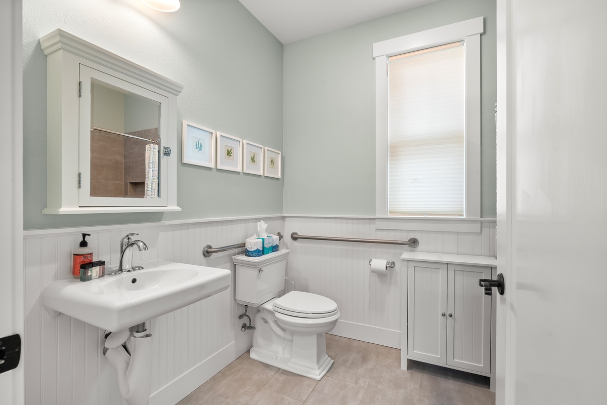 Full bathroom with wall-mounted sink