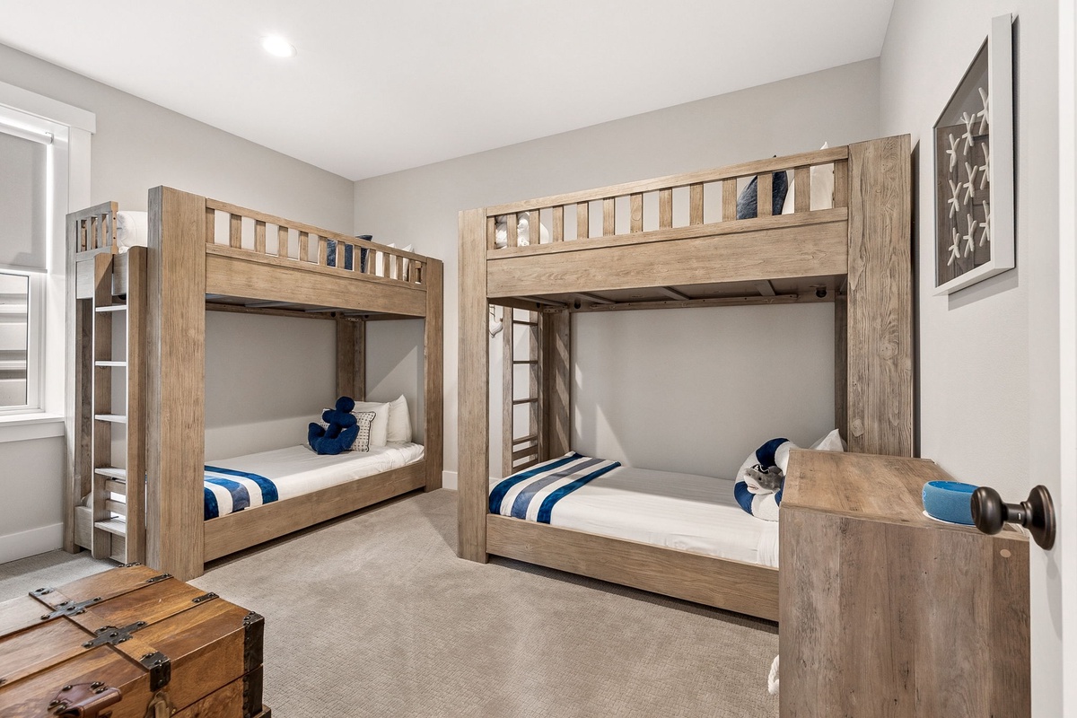 Downstairs bunk bedroom