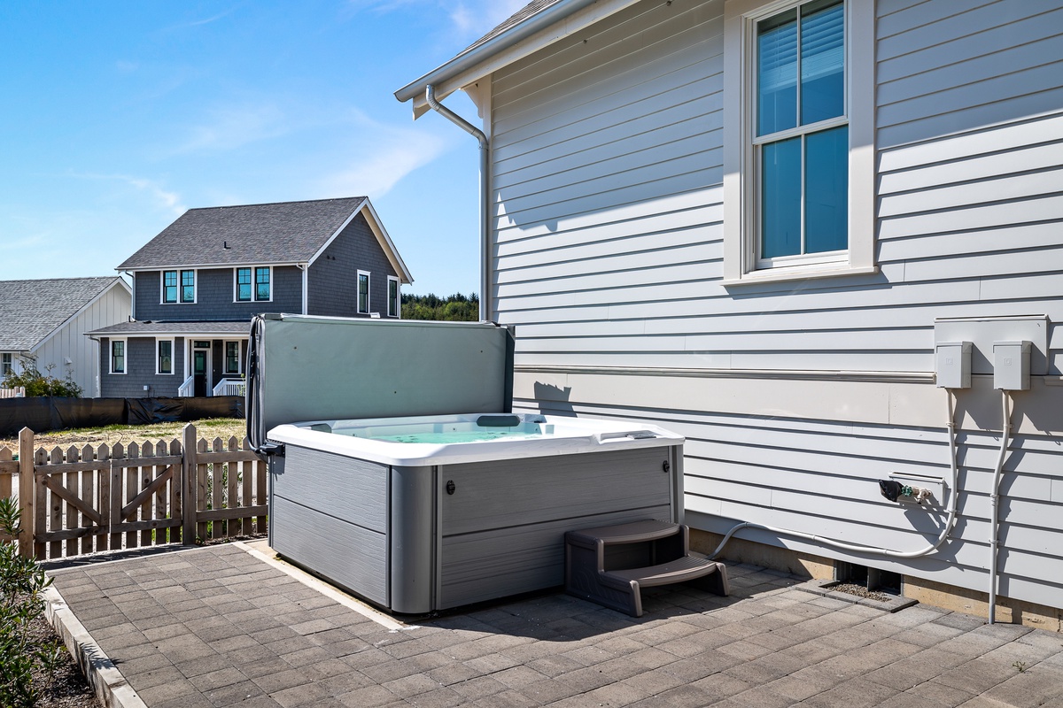 Fully-fenced yard with hot tub