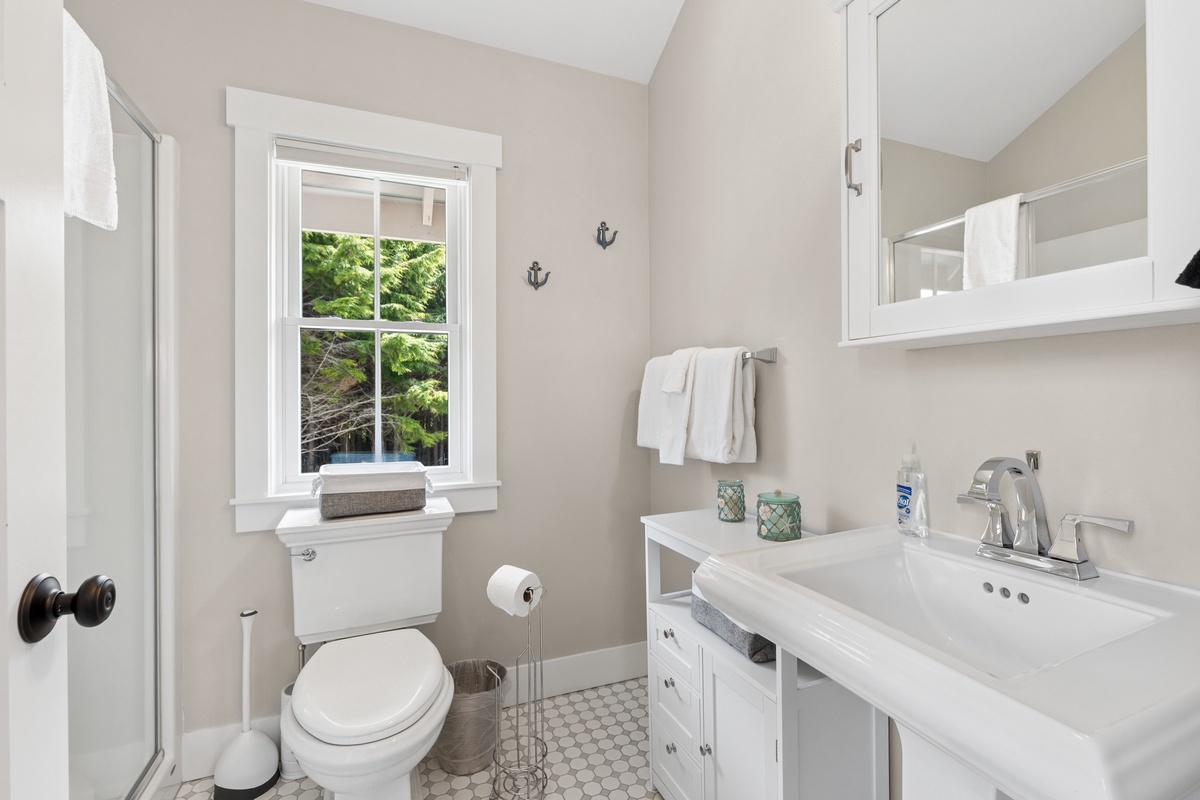 Ensuite full bathroom