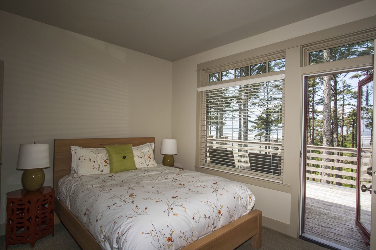 Second floor queen bedroom with ocean views