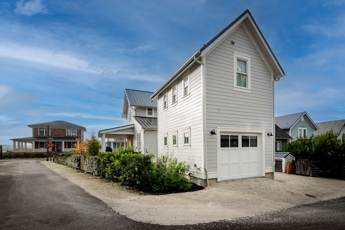 Coastal Retreat and Carriage House - garage not available