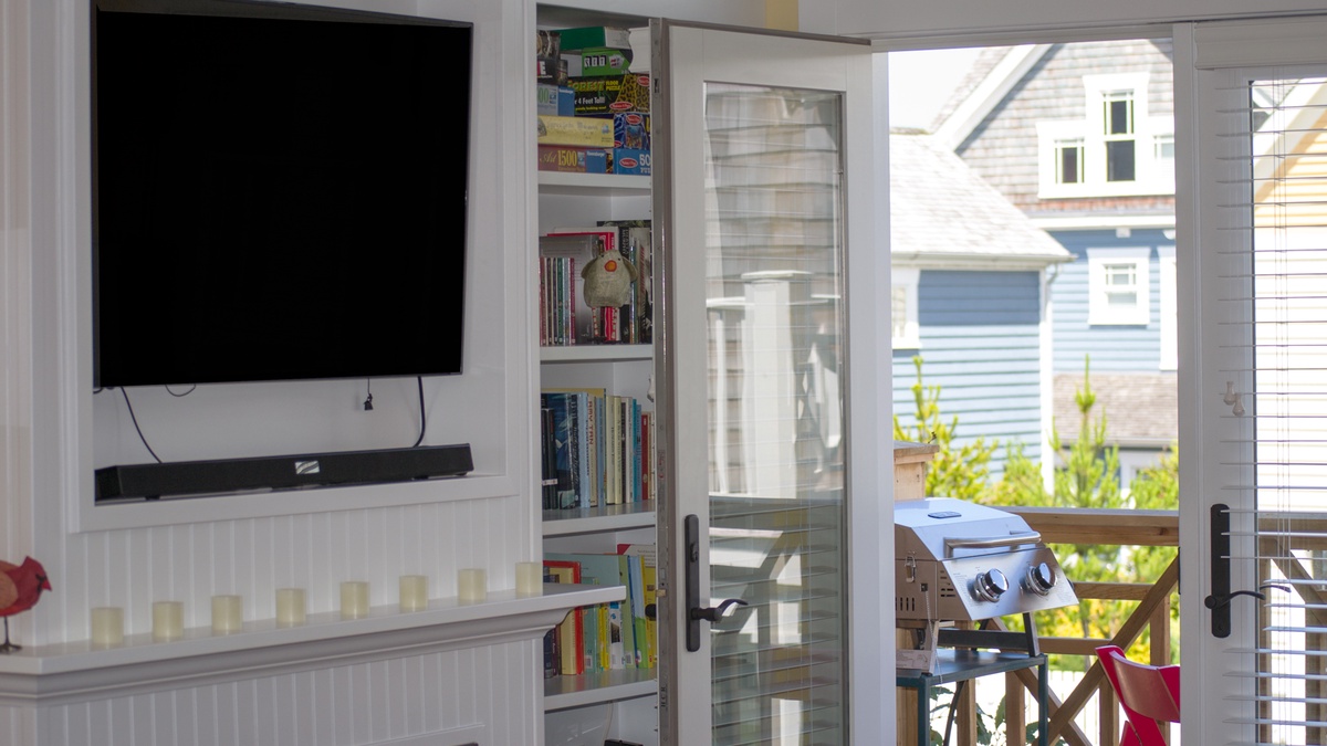 Living room deck, gas BBQ